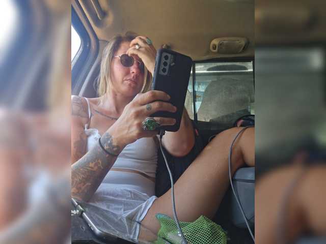 Live sex webcam photo for SHESAFREAK1 #277993859