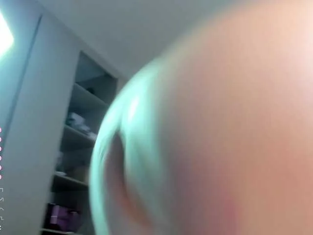 Live sex webcam photo for SMALL-NAUGHTY #289637169