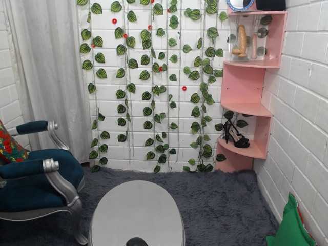 Live sex webcam photo for SOY-KENDAL #273432159