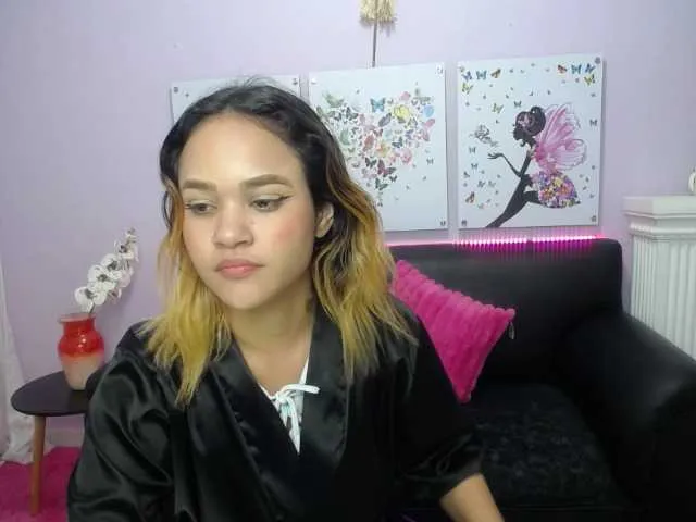 Live sex webcam photo for SOY-KIM #273257722