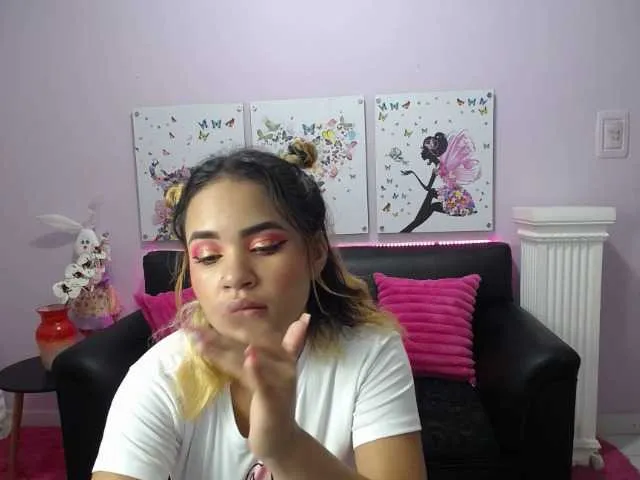 Live sex webcam photo for SOY-KIM #273327584