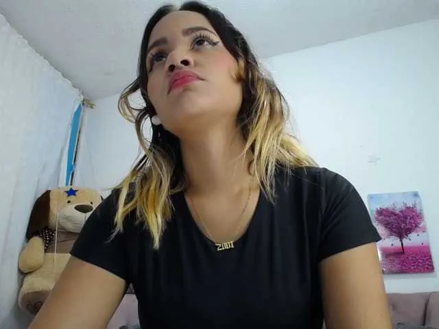 Live sex webcam photo for SOY-KIM #274438140