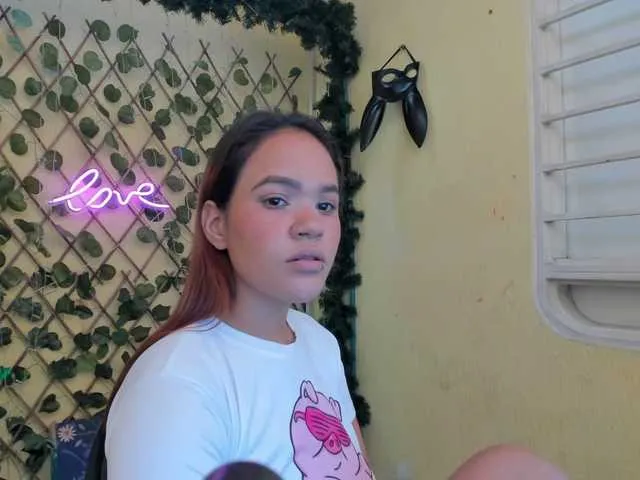 Live sex webcam photo for SOY-KIM #277555347