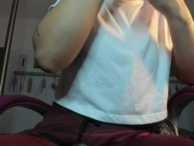Live sex webcam photo for SOY-KIM #291751383