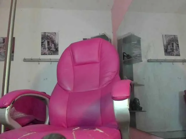 Live sex webcam photo for SOY-KIM #292289359