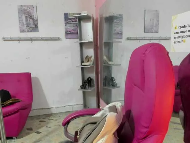 Live sex webcam photo for SOY-KIM #292382443