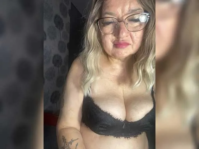 Live sex webcam photo for SVETIKBOMBOCHKA #294119300