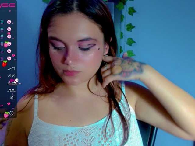 Live sex webcam photo for SWEET-PANDA #273404987
