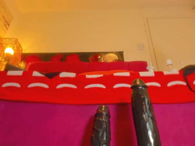 Live sex webcam photo for SWETTBROWN #291446236