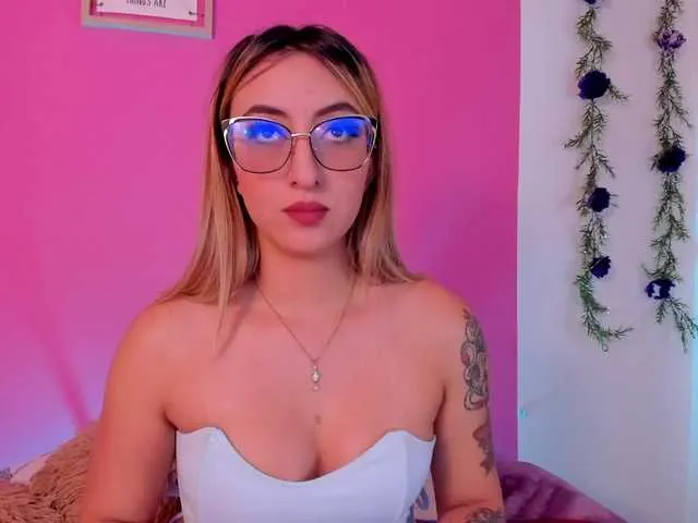 Live sex webcam photo for Sabrina-Montana #276910441