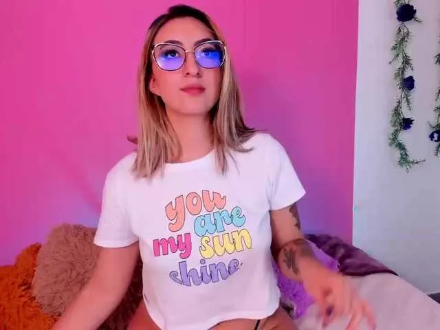 Live sex webcam photo for Sabrina-Montana #276944559