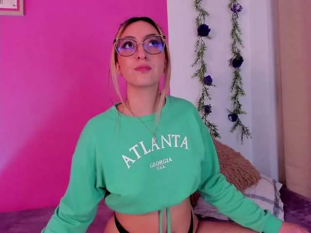 Live sex webcam photo for Sabrina-Montana #277014198