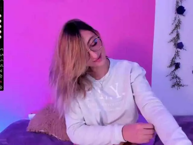 Live sex webcam photo for Sabrina-Montana #277165373