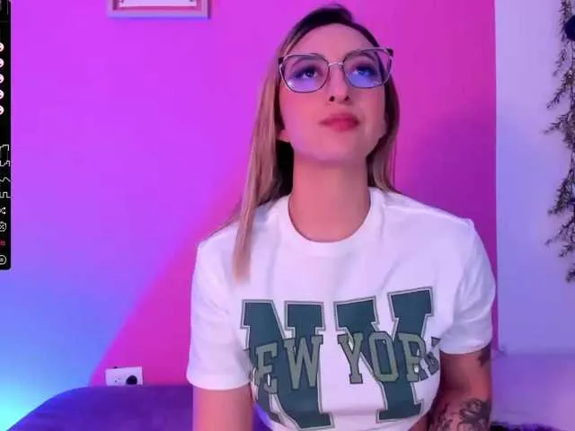 Live sex webcam photo for Sabrina-Montana #277177961