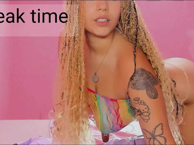 Live sex webcam photo for SabrinaAdams0 #290947653