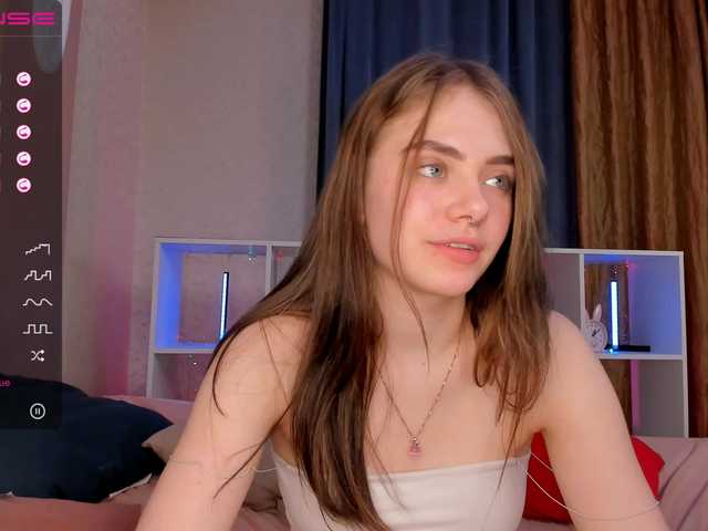 Live sex webcam photo for SabrinaAyrre #272658524