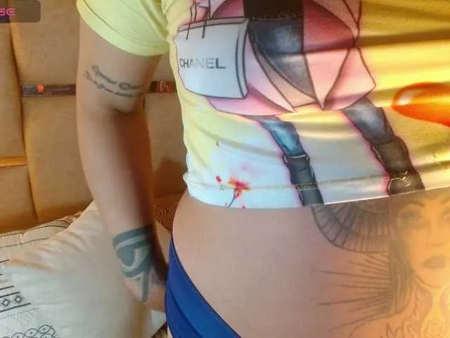 Live sex webcam photo for SabrinaSlutty #292711687