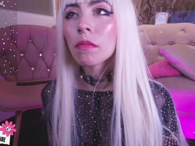 Live sex webcam photo for Sabrinaa1 #292224528