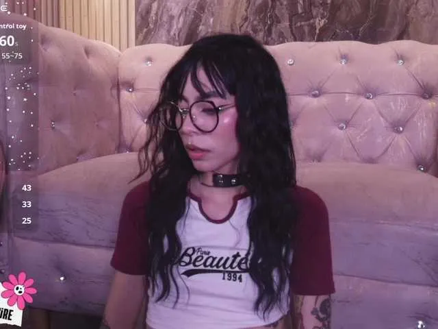 Live sex webcam photo for Sabrinaa1 #292279262