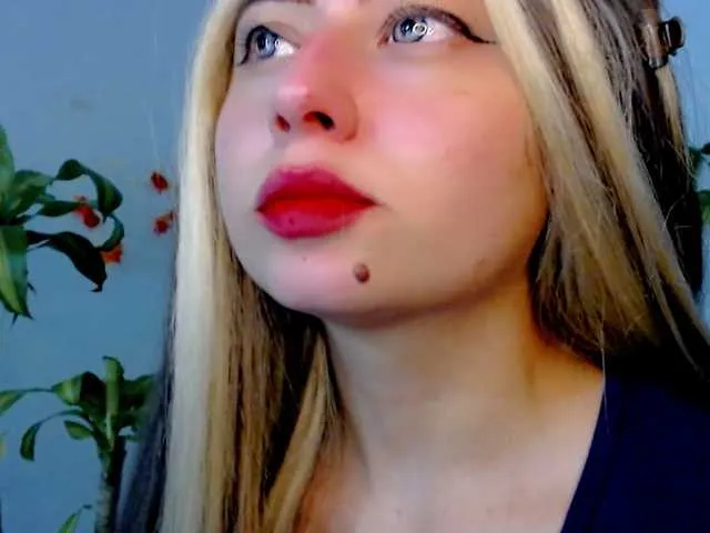 Live sex webcam photo for Sabrinaolsons #291782095
