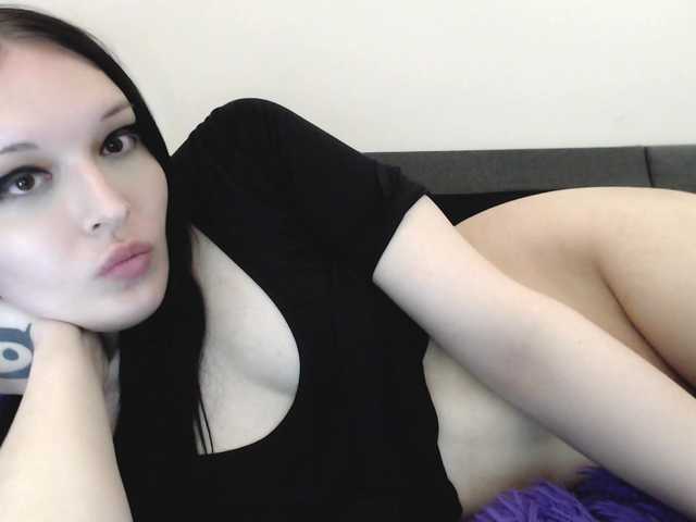 Live sex webcam photo for SadMeow #277102544