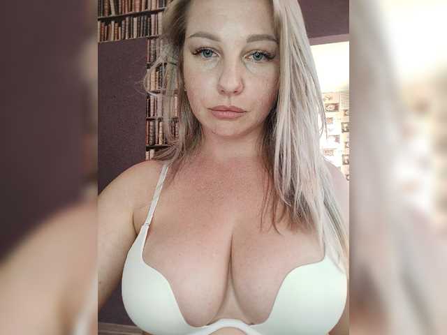 Live sex webcam photo for Saharok-20 #273978377