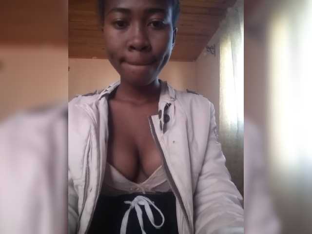 Live sex webcam photo for Saida121 #275604020