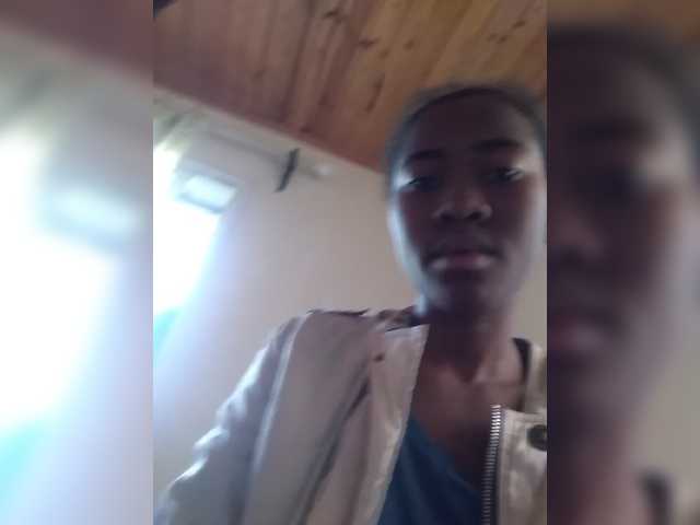 Live sex webcam photo for Saida121 #275612048