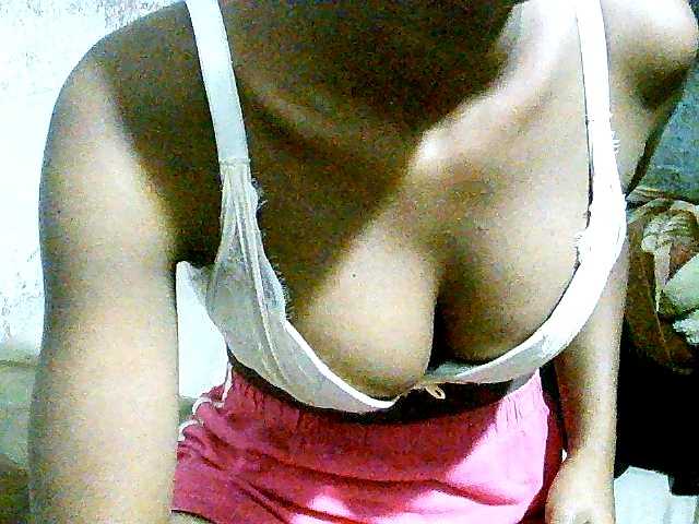 Live sex webcam photo for Saida121 #275675334