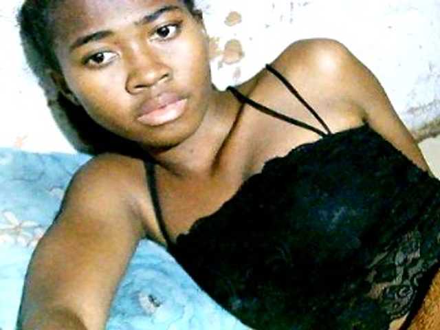 Live sex webcam photo for Saida121 #275728288