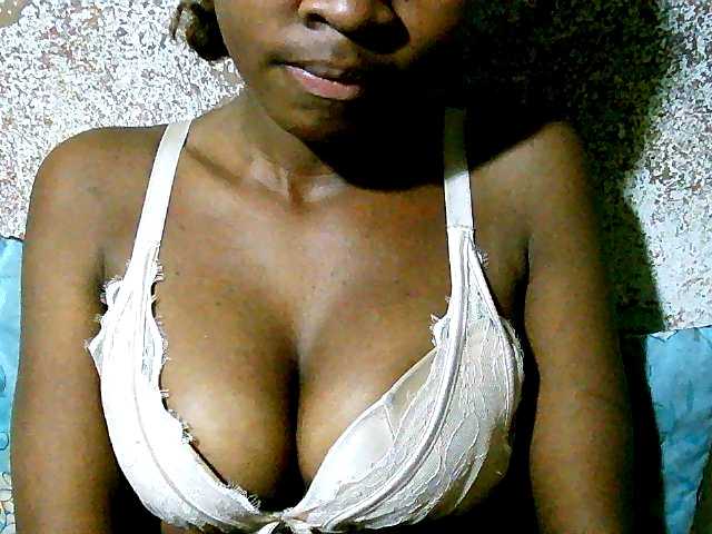 Live sex webcam photo for Saida121 #275739616