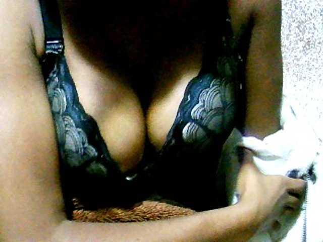 Live sex webcam photo for Saida121 #275799851