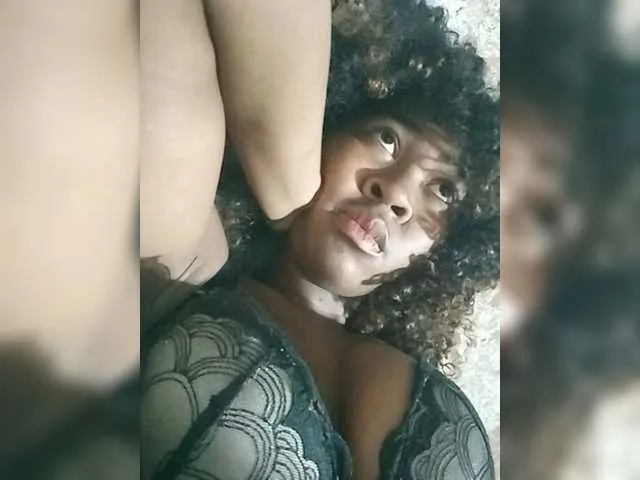 Live sex webcam photo for Saida121 #275982905