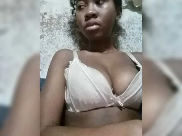 Live sex webcam photo for Saida121 #276078360