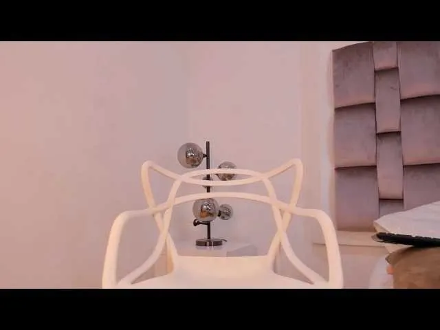 Live sex webcam photo for Saiko-10 #275585864