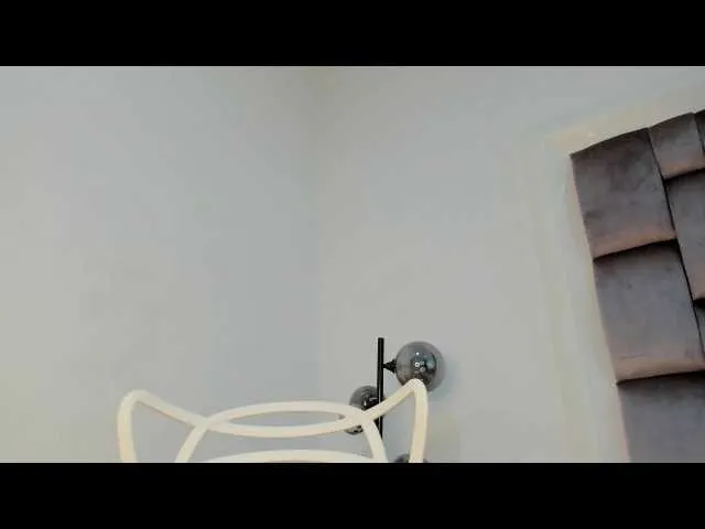 Live sex webcam photo for Saiko-10 #275628915
