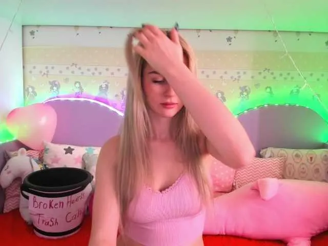 Live sex webcam photo for Sakura-moon #272420194