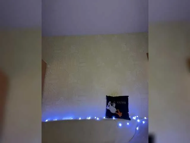 Live sex webcam photo for Saliss1 #290679101