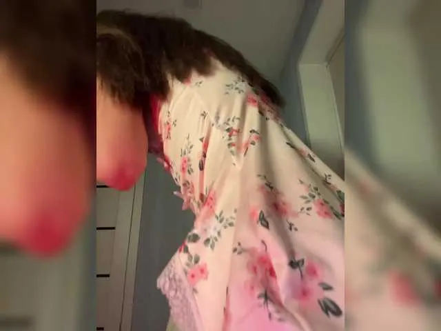 Live sex webcam photo for Saliss1 #290987079