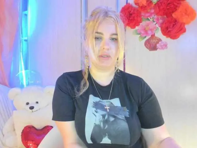 Live sex webcam photo for SallyNex4u #277693763