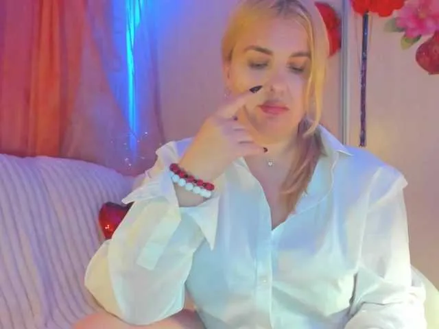 Live sex webcam photo for SallyNex4u #277787714