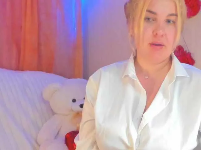 Live sex webcam photo for SallyNex4u #277821386