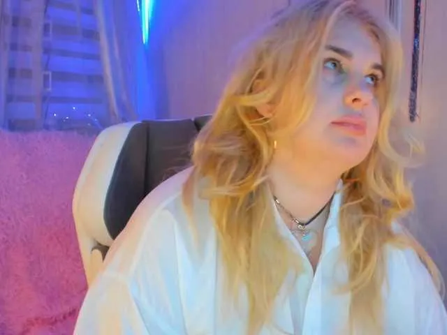 Live sex webcam photo for SallyNex4u #277962009