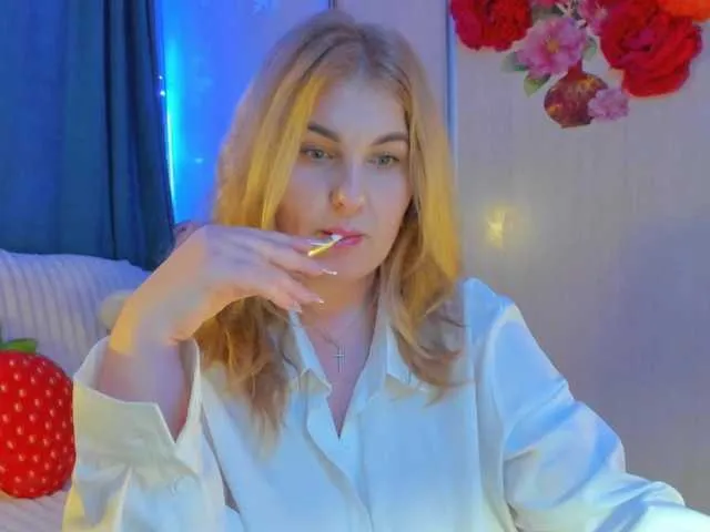 Live sex webcam photo for SallyNex4u #290289759