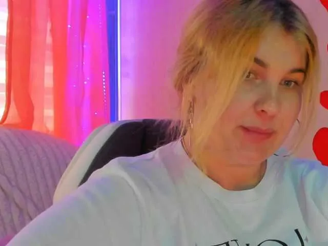 Live sex webcam photo for SallyNex4u #290676567