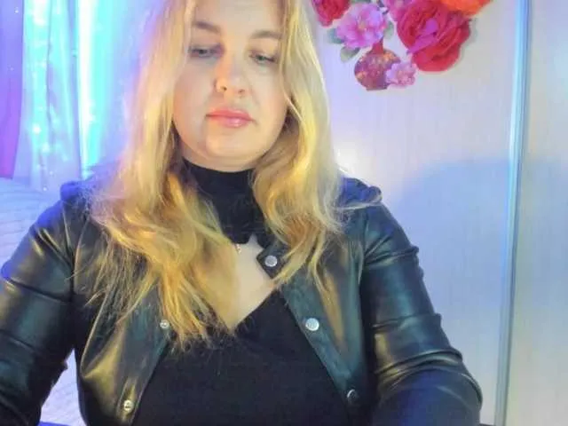 Live sex webcam photo for SallyNex4u #290739847