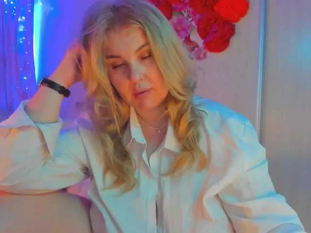 Live sex webcam photo for SallyNex4u #290873288