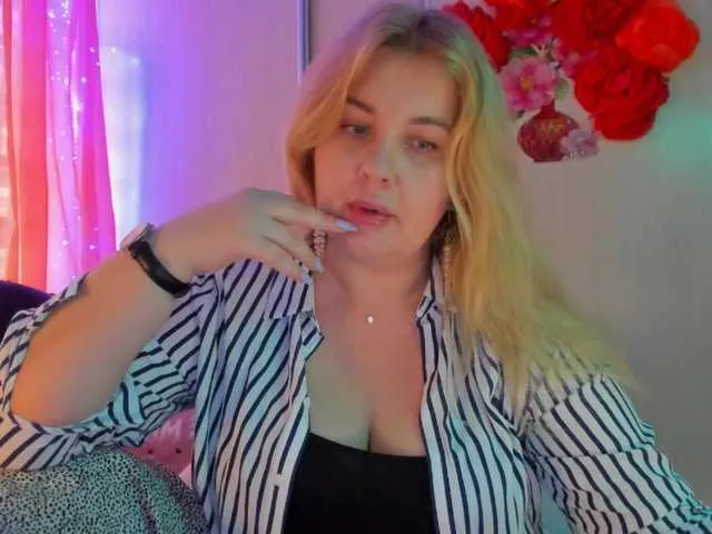 Live sex webcam photo for SallyNex4u #291432189