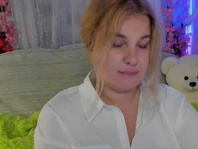 Live sex webcam photo for SallyNex4u #291578377