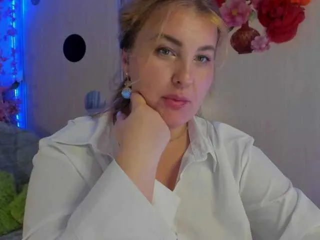 Live sex webcam photo for SallyNex4u #291657757